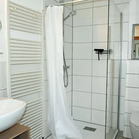 Ruhig Gelegene Mit Terrasse Nahe Dem Strelasund *