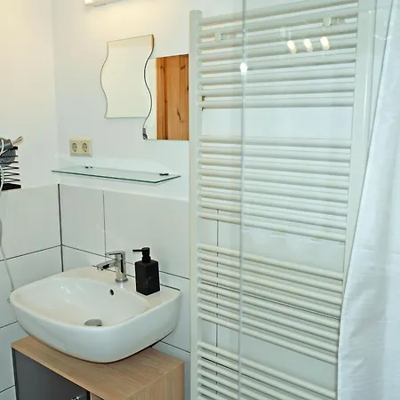 Ruhig Gelegene Mit Terrasse Nahe Dem Strelasund * Franken Vorstadt